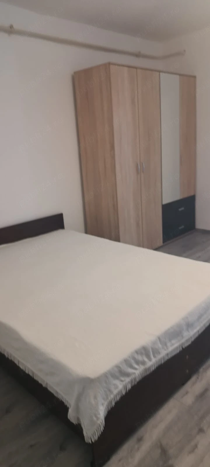 Închiriez garsonieră 