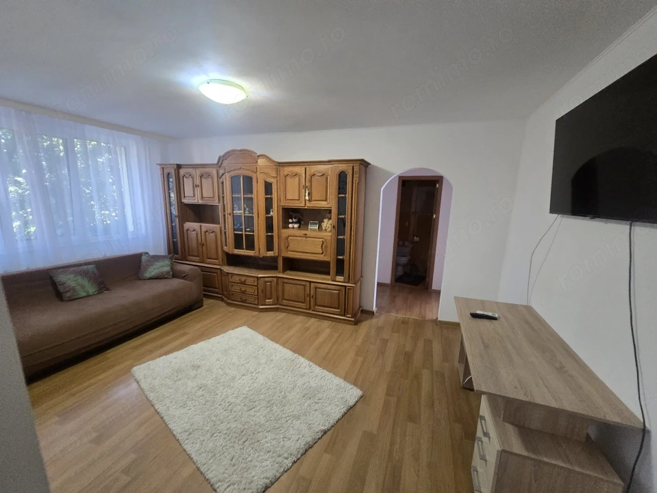 Apartament Negru Voda, langa scoala nr. 14, Universitatea Brancoveanu,  etaj 3