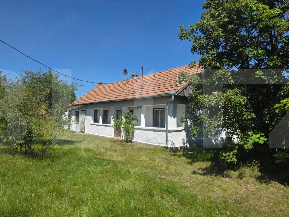 Casa tărănească in centru Hătuica