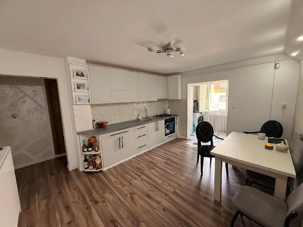 vand apartament cu 2 camere decomandat 
