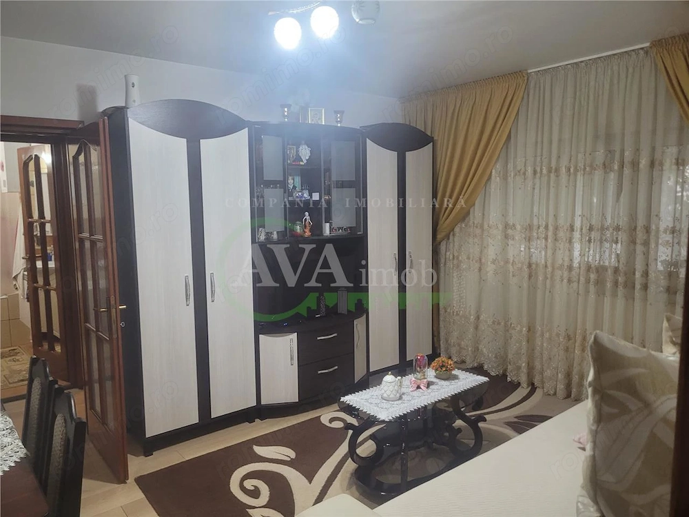 Apartament 2 camere semidecomandat, zona Mioritei