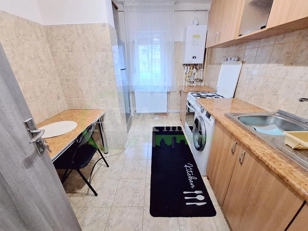 Apartament 2 camere semidecomandat, semimobilat, zona Mioritei