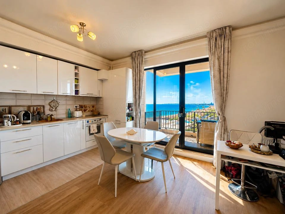 Apartament 2 camere | Vedere panoramica spre mare |  Prima linie la plaja