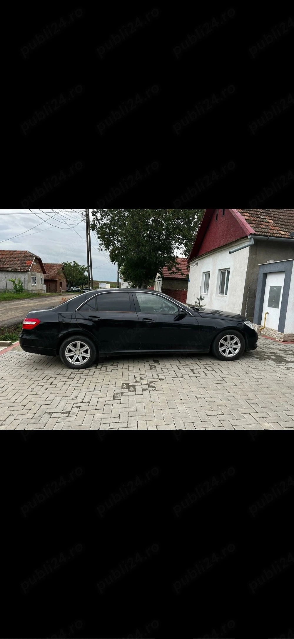 vand mercedes e 220 disel an 2012  se aude ceva la moror cind se incalzeste 