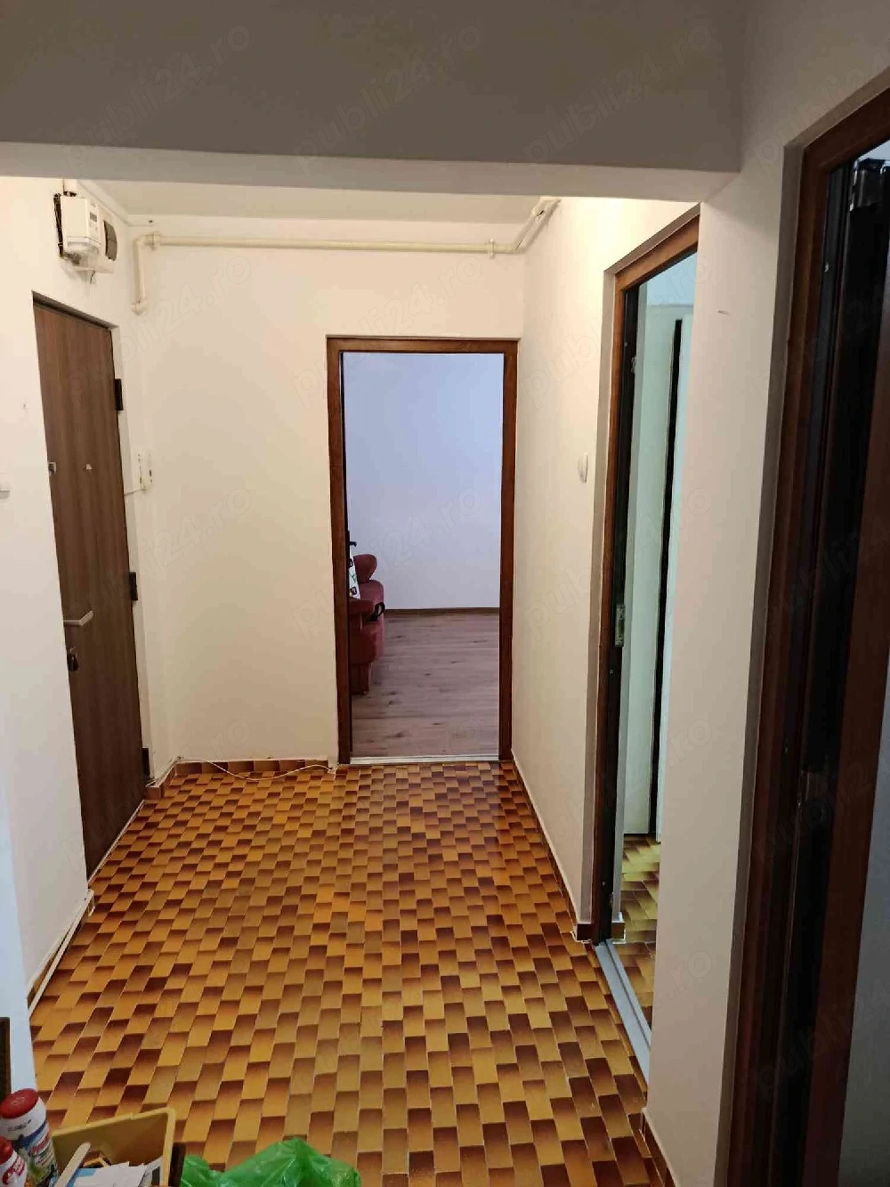 Tomis colt cu Soveja apartament 2 camere decomandat bloc stradal 49 mp utili + balcon etajul 6 liber
