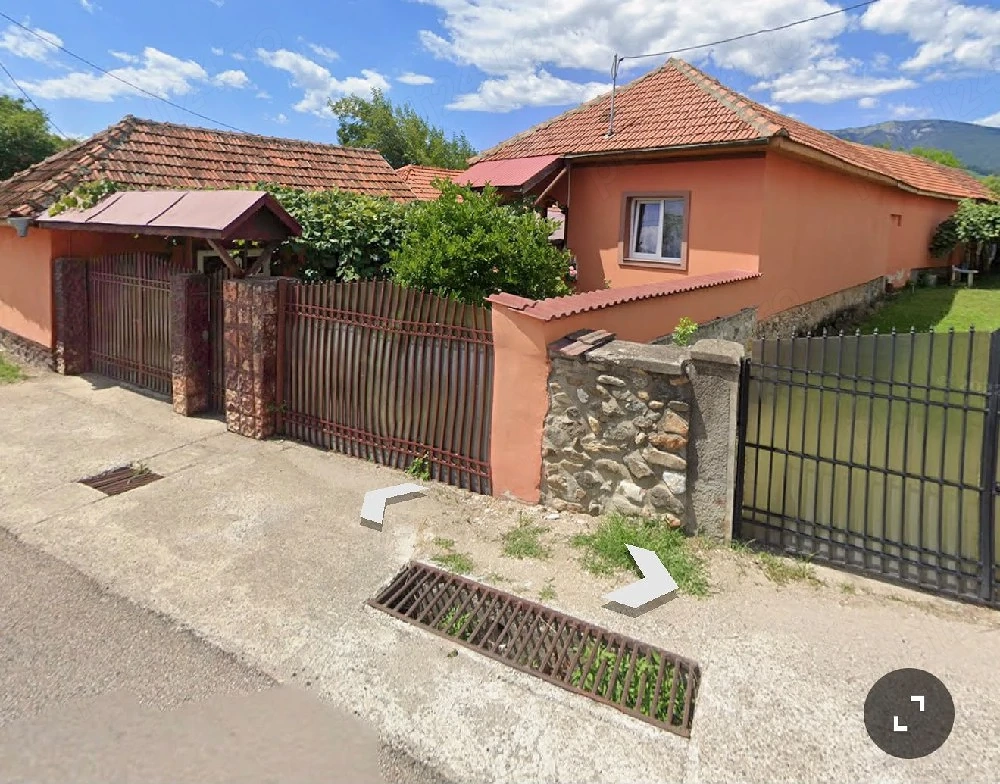  Casă de închiriat Runcu