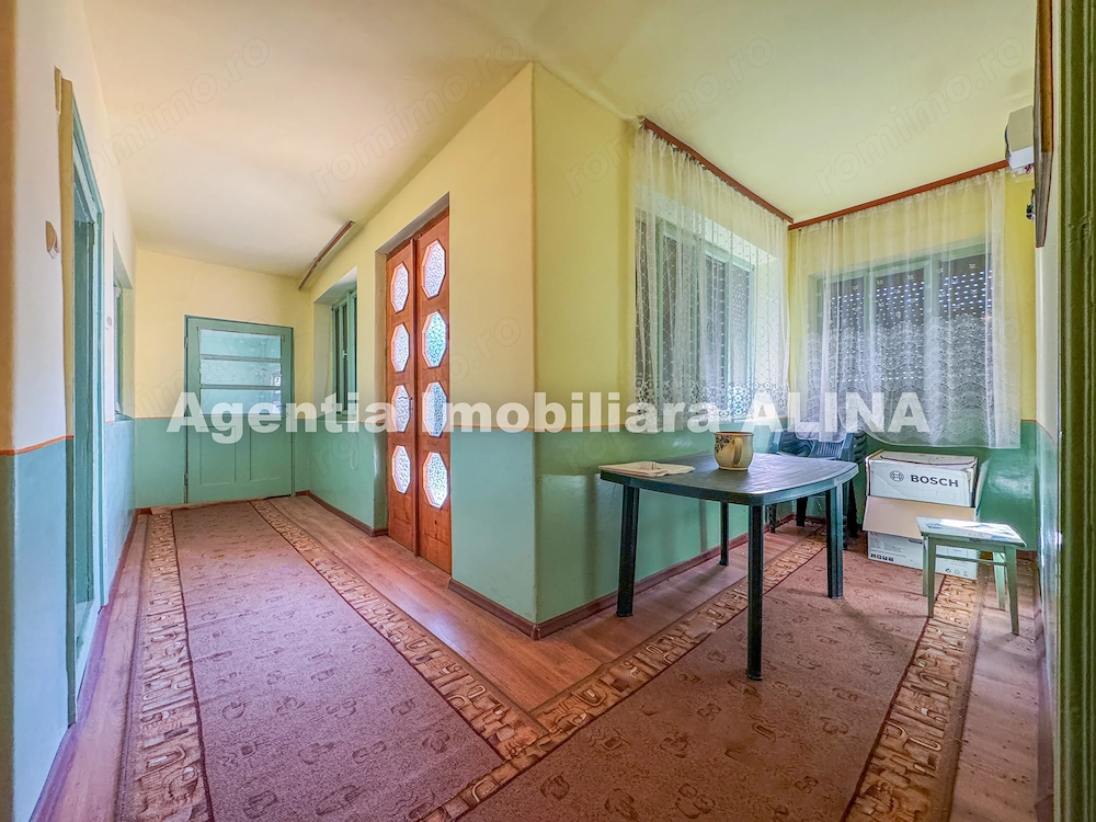 Casa si teren 1147 mp in Satul Vetel din Comuna Vetel, Jud. Hunedoara, zona ultracentrala.