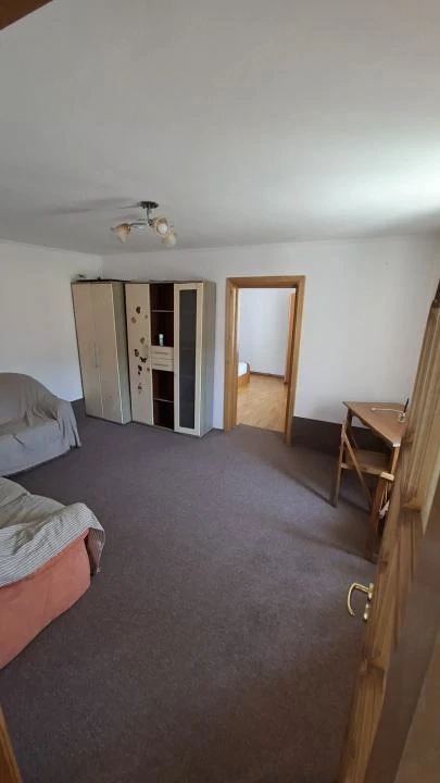De închiriat – Apartament 3 camere, etaj 1, în Vilă