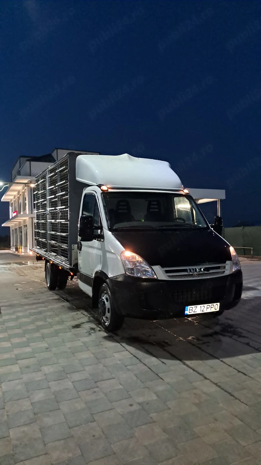PREȚ  9.000 Euro  negociabil Vând autoutilitară Iveco Daily 35C18, puntea spate cu roți duble, prela