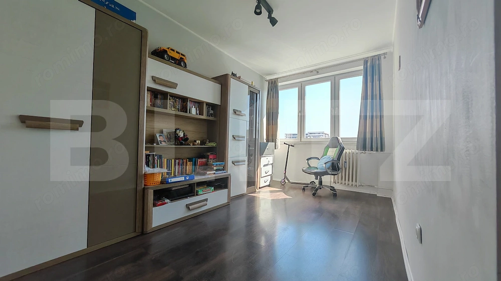 Apartament 4 camere decomandat, etaj intermediar, Splaiul Crisanei