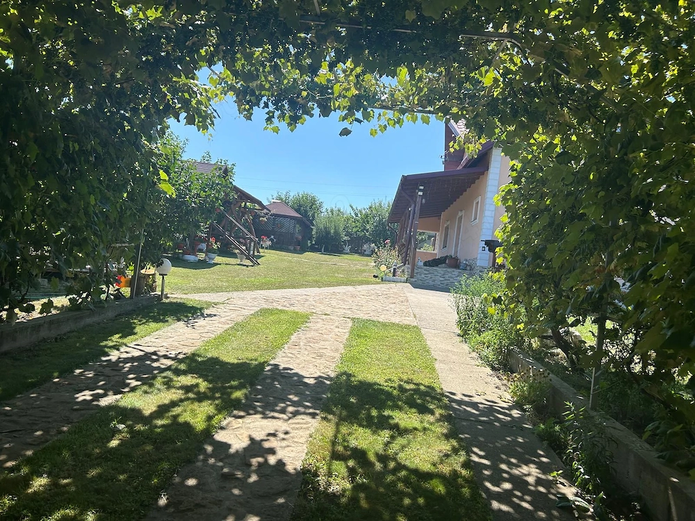 Casă de vânzare în Cristești, județul Botoșani   6.200 mp teren