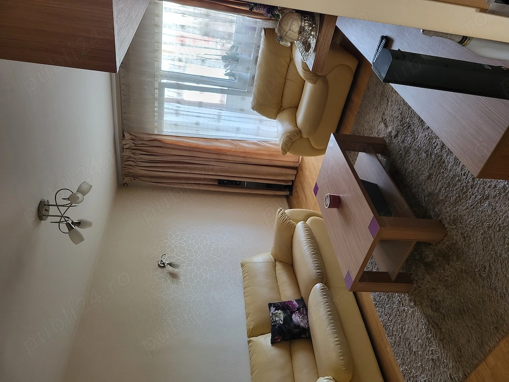 Închiriez apartament de 3 camere pt Untold