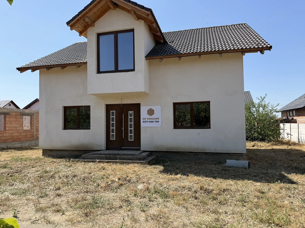 Casa la gri, 4 dormitoare, 3 bai, teren 400 mp