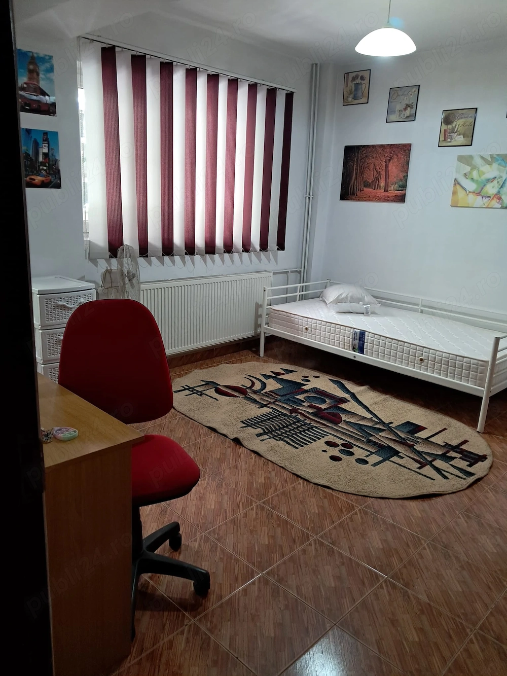 Închiriez camera