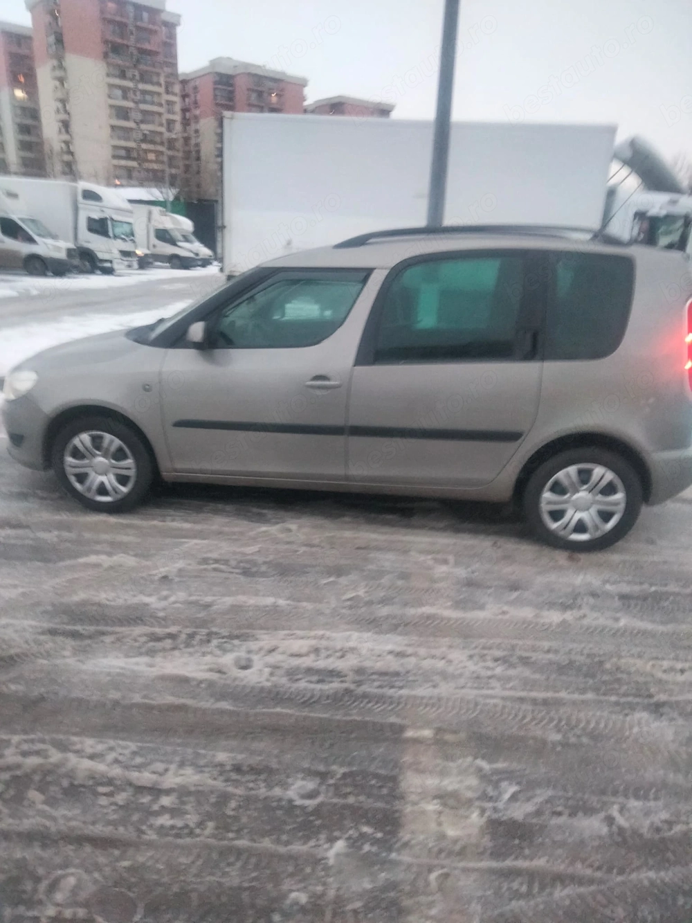 Vând Skoda Roomster 