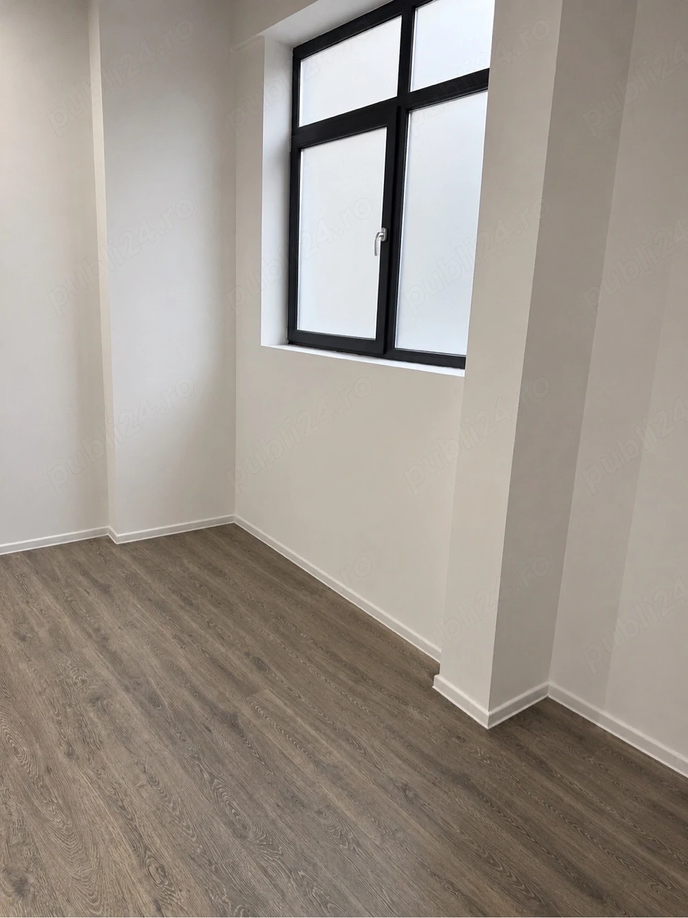 Inchiriez spatiu comercial 24mp