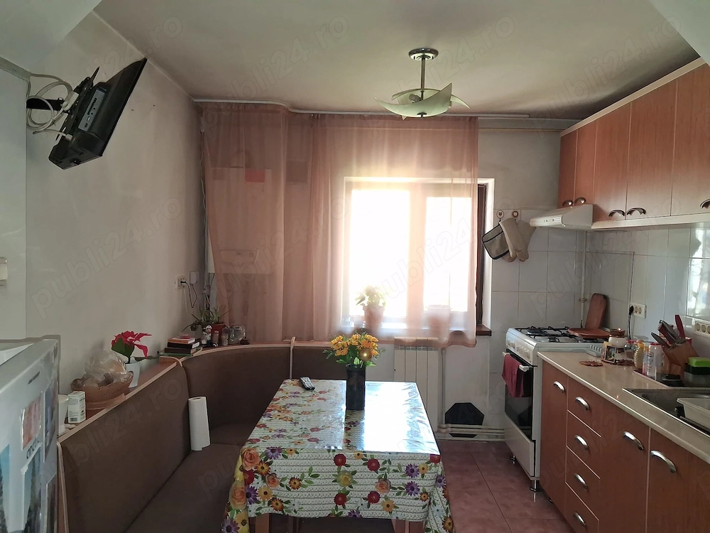 Vand apartament echipat , mobilat