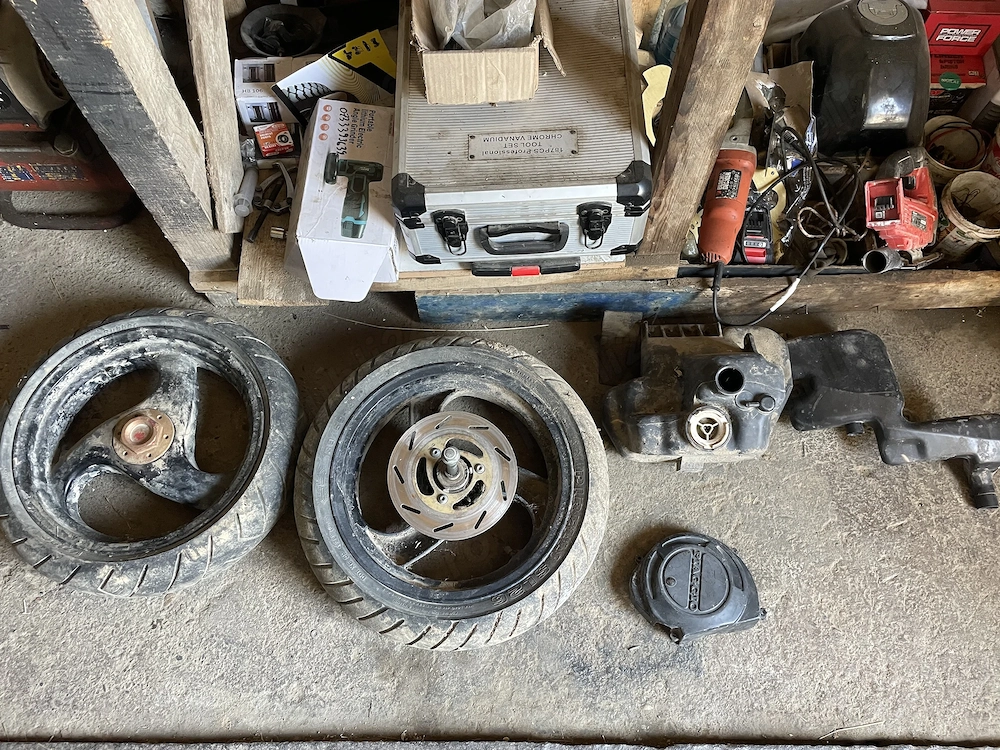 Dezmembrez scuter piaggio neg 50 răcire apa 