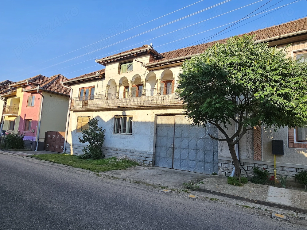 Casă cu etaj de vânzare,  Poienii de Jos, com Buntești