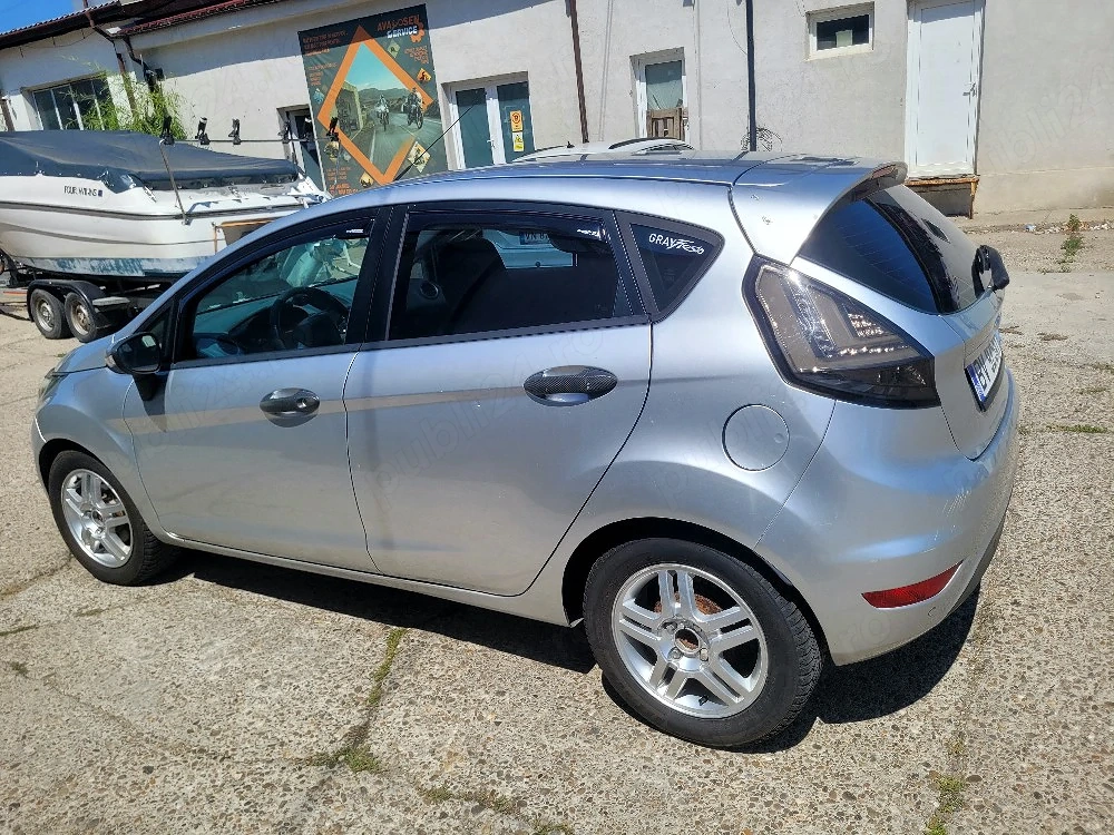vând Ford fiesta automat 1.4 benzina din 2011