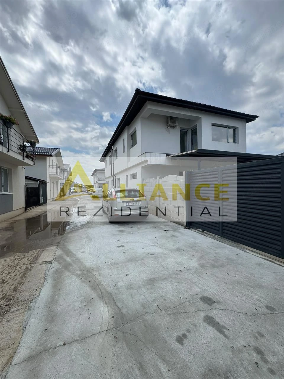 De vanzare Casa tip duplex Strada Rasaritului