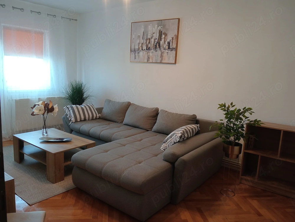 PROPIETAR , Inchiriez apartament 3 camere ,decomandat ,str Scoala de Inot ( langa stadion )