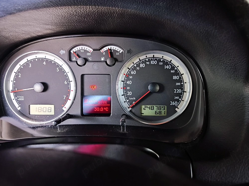 Golf 4, 1.6, 16v, an 2  km reali, benzină.