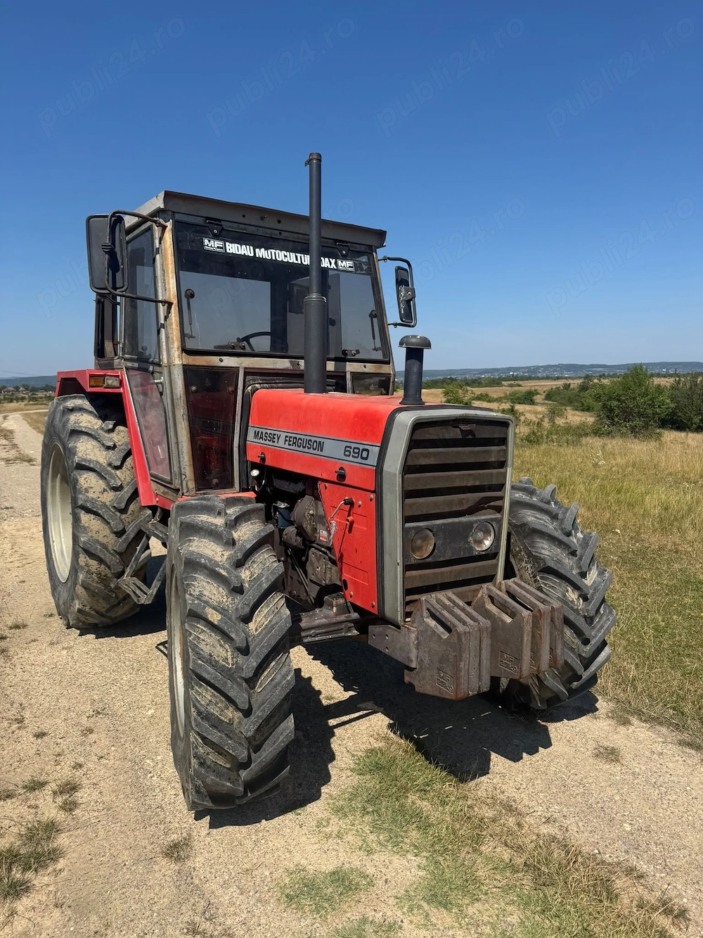 Tractor Massey Ferguson 690 - 90 CP