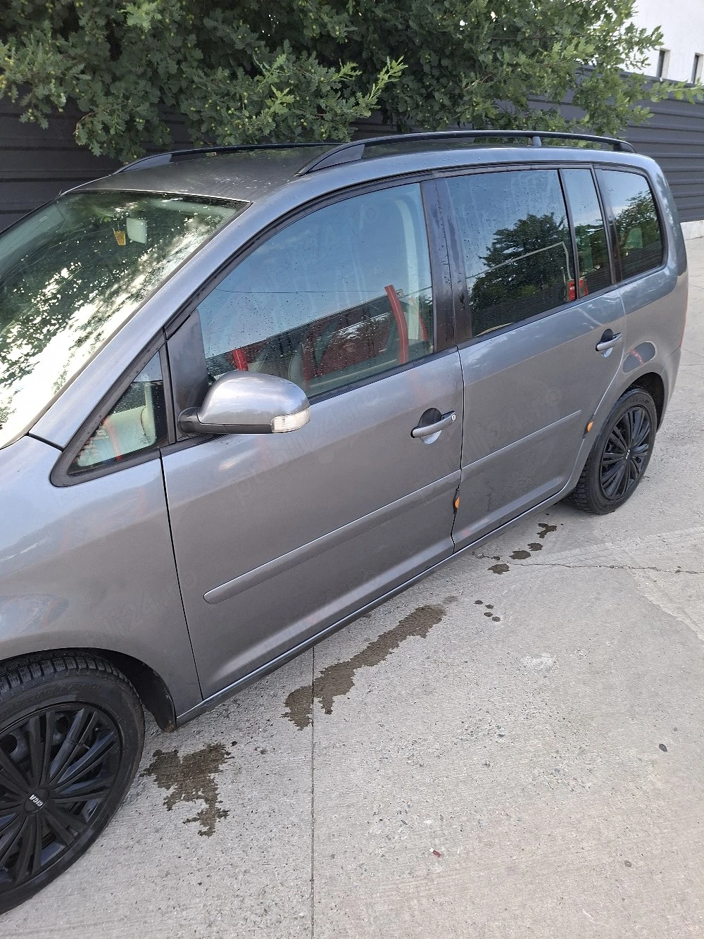 vezi Volkswagen Touran în stare foarte bună de funcționare un motor 1.9 diesel șapte locuri