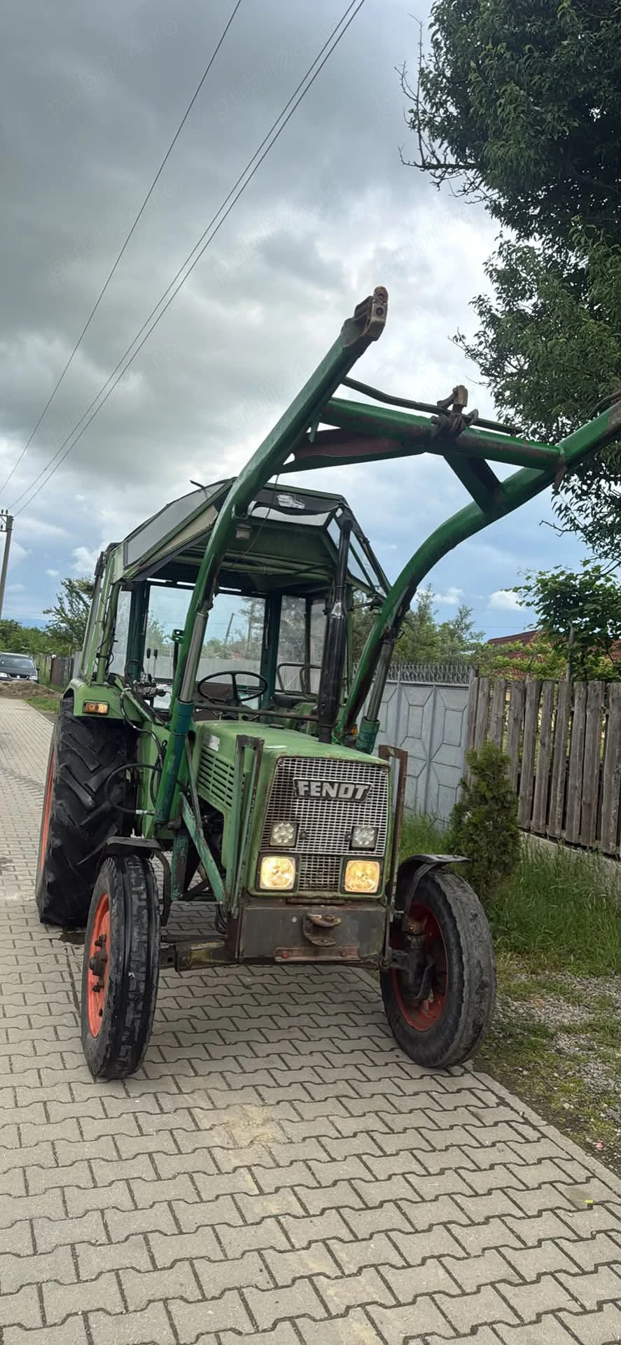 Vând tractor fendt 