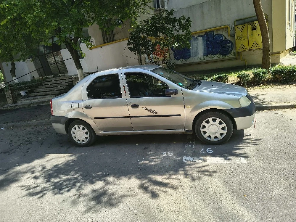 vând dacia logan