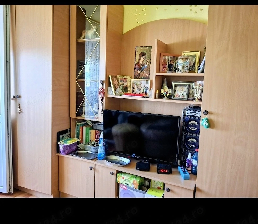 Vând apartament cu 2 camere  , în  Deva  , micro 15 , bl  64 , et  10 . Centrală proprie  .