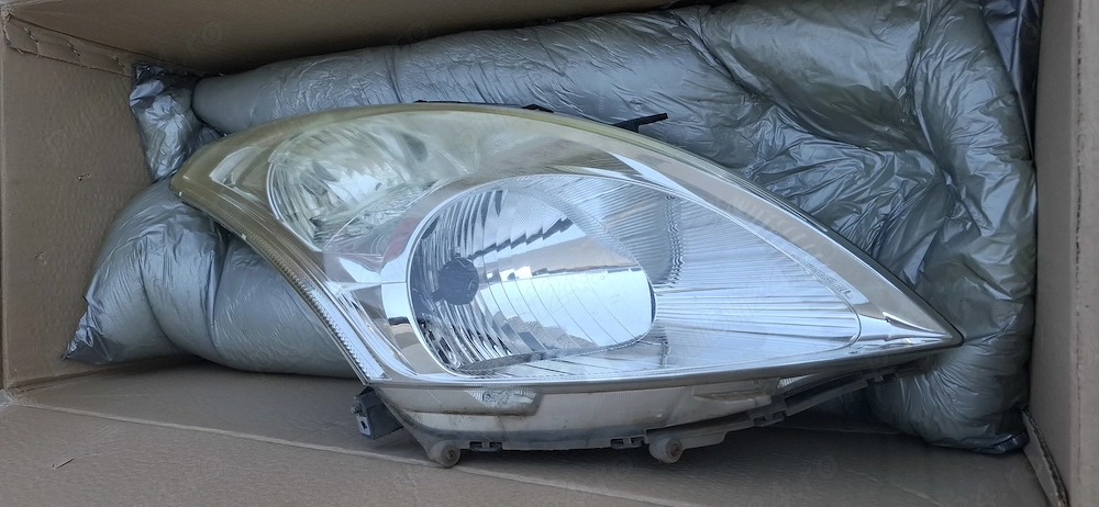 Vand far Suzuki Swift IV 2005-2010, partea pasagerului, pt volan pe partea drepta (Anglia)