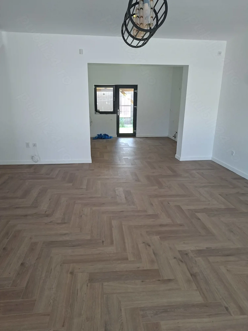 vand casa din caramida px1.4 camere casa noua zona centrala