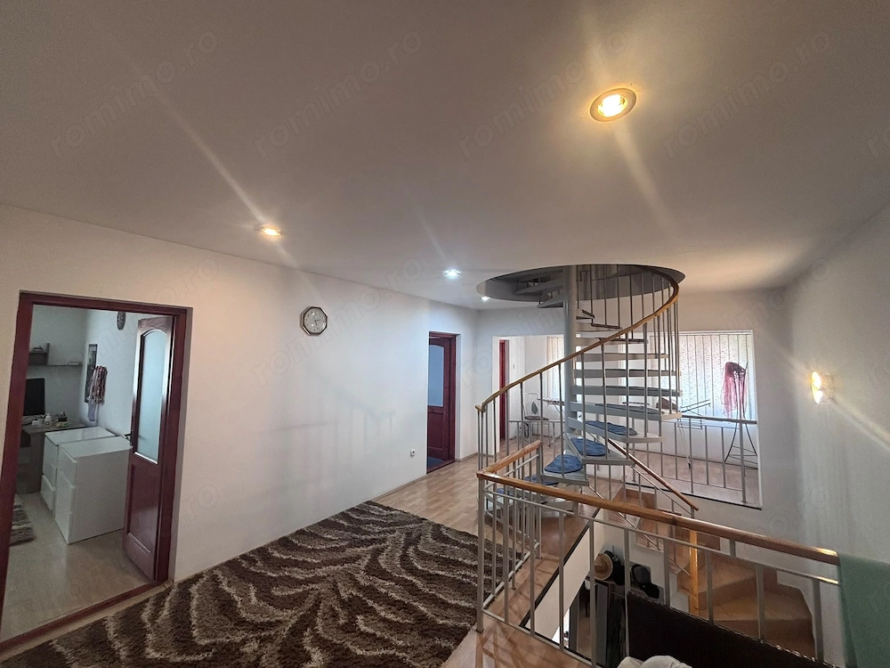 Spre inchiriere, casa cu 3 camere, intr-o zona linistita