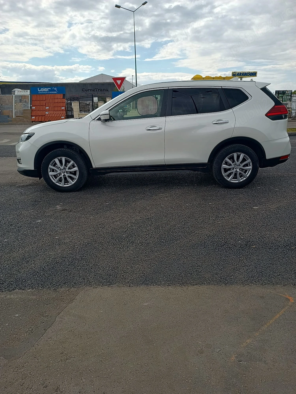 Vând Nissan X Traill