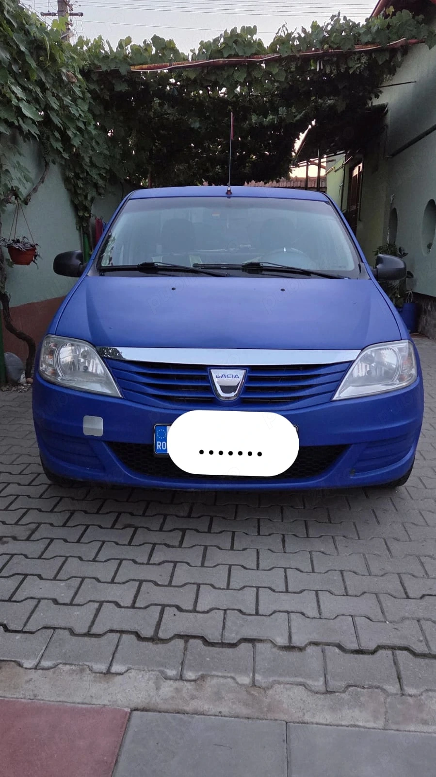 Vând Dacia Logan 