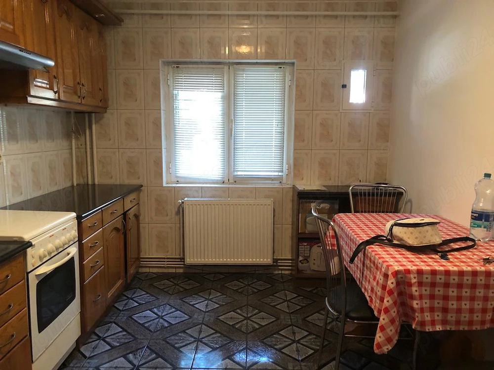 Închiriez apartament 2 camere în zona Soarelui