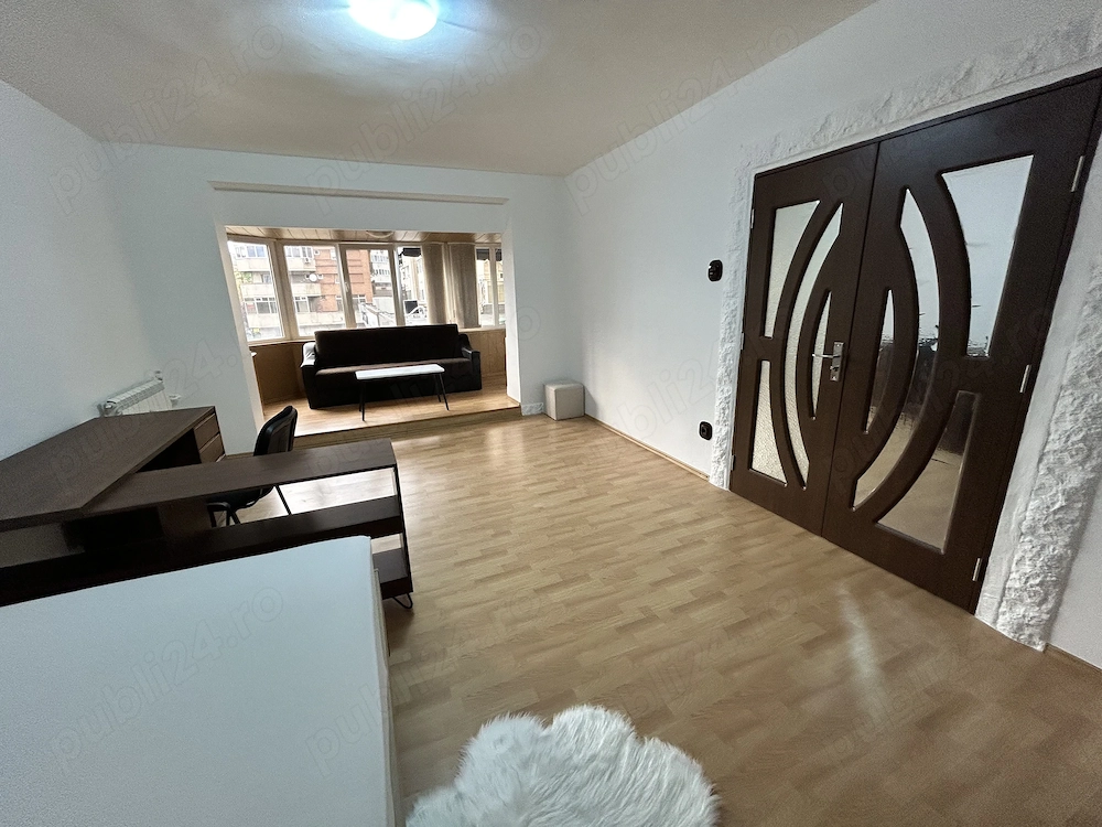 Inchiriez apartament cu 2 camere decomandat str Magheru etaj 1