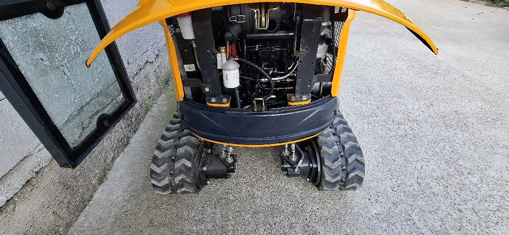 vând mini excavator lubeck ca nou motor în trei cilindri kubota trei cupe accept probe la fața locul