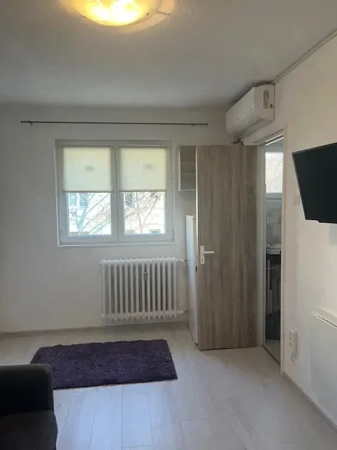 Garsoniera de inchiriat  - zona Decebal, piata Alba Iulia