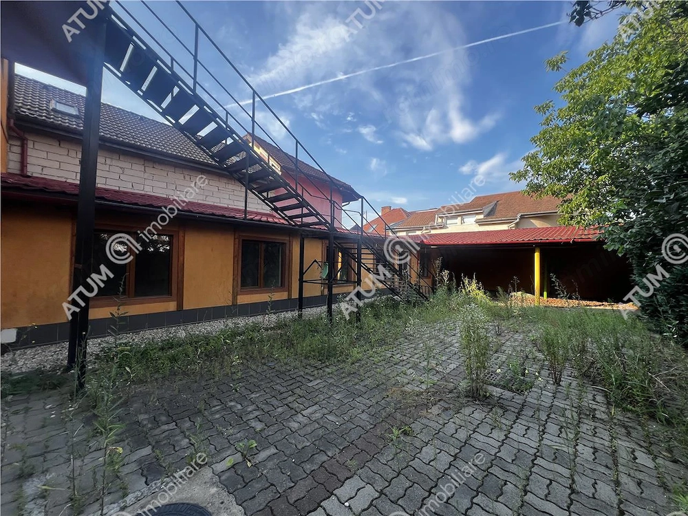 Spatiu comercial cu 10 camere 4 bai si teren de 600 mp zona Piata Cluj