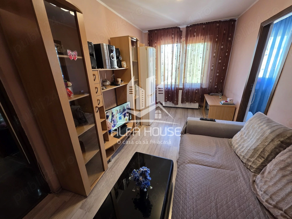 Vând apartament 3 camere, zona Intim - Micro 2!