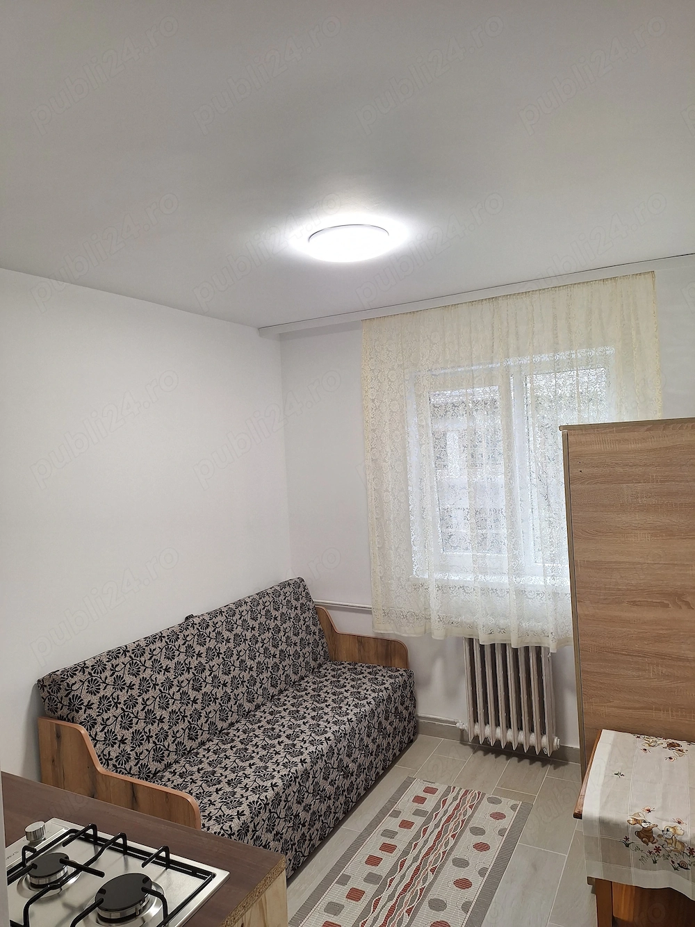 Închiriez garsoniera