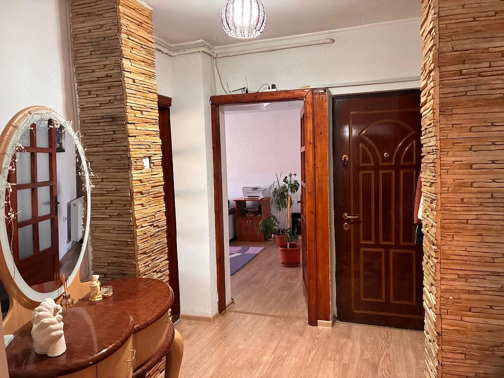 Vând apartament 3 camere, etaj 4, cartier Grui
