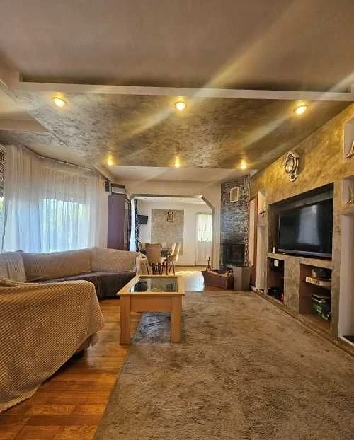 casa / vila 8 camere zona Selimbar