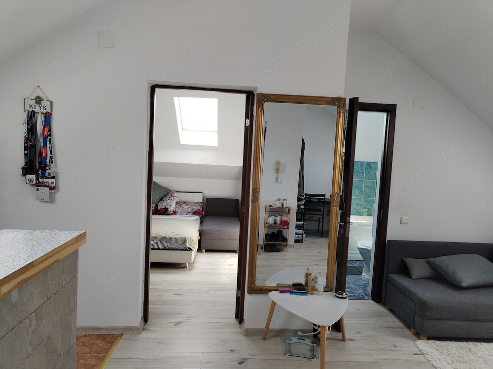 Vând apartament  la mansarda, Florești, Tineretului