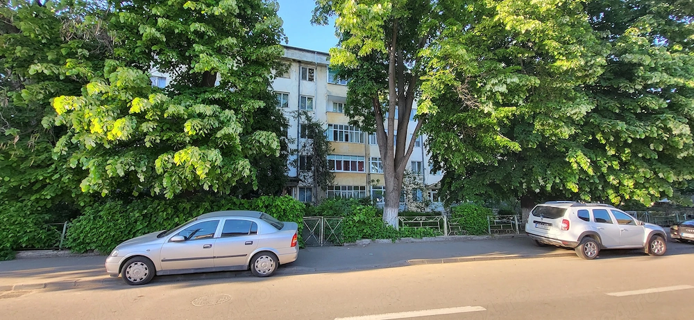 Vânzare un apartament cu 3 camere decomandat, Su=62,5 m.p. etaj 2, bloc S+P+4, an construcție 1972  