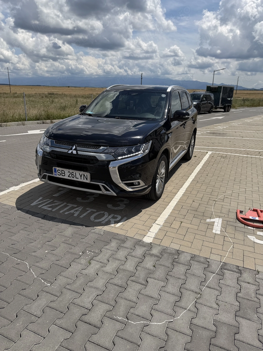 Vând Mitsubishi Outlander Plug-In-Hybrid 