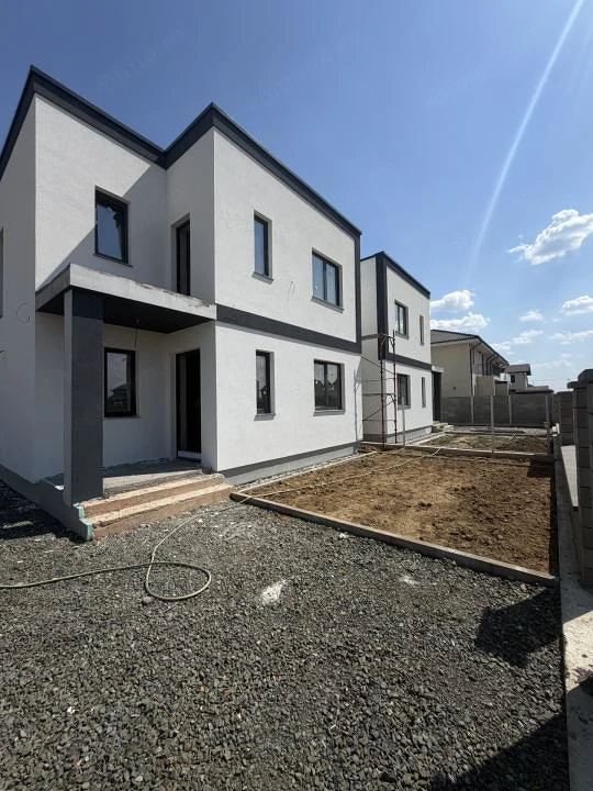 Duplex, despartit prin camera tehnica, 4 camere, 111mp utili in Giroc 